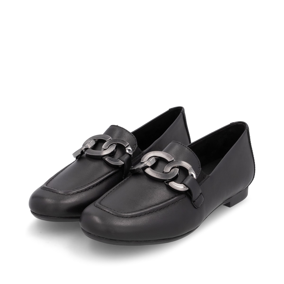 Schwarze remonte Damen Loafer D0K09-00 mit einem Gummizug. Schuhpaar seitlich schräg.