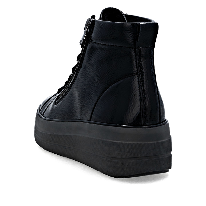 Schwarze remonte Damen Kurzstiefel D1C72-00 mit einem Reißverschluss. Schuh von hinten.