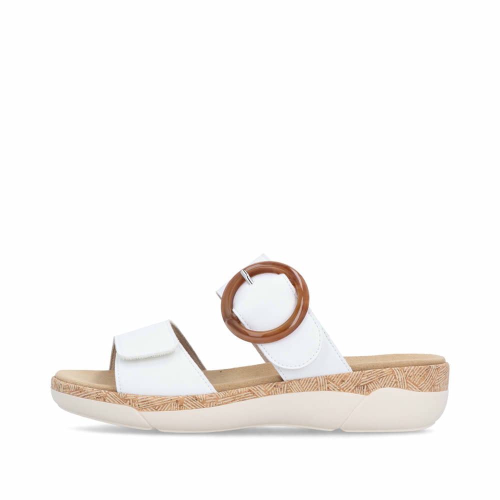 Mules remonte blanches pour femme R6858-80 avec boucle tendance. Côté extérieur de la chaussure.