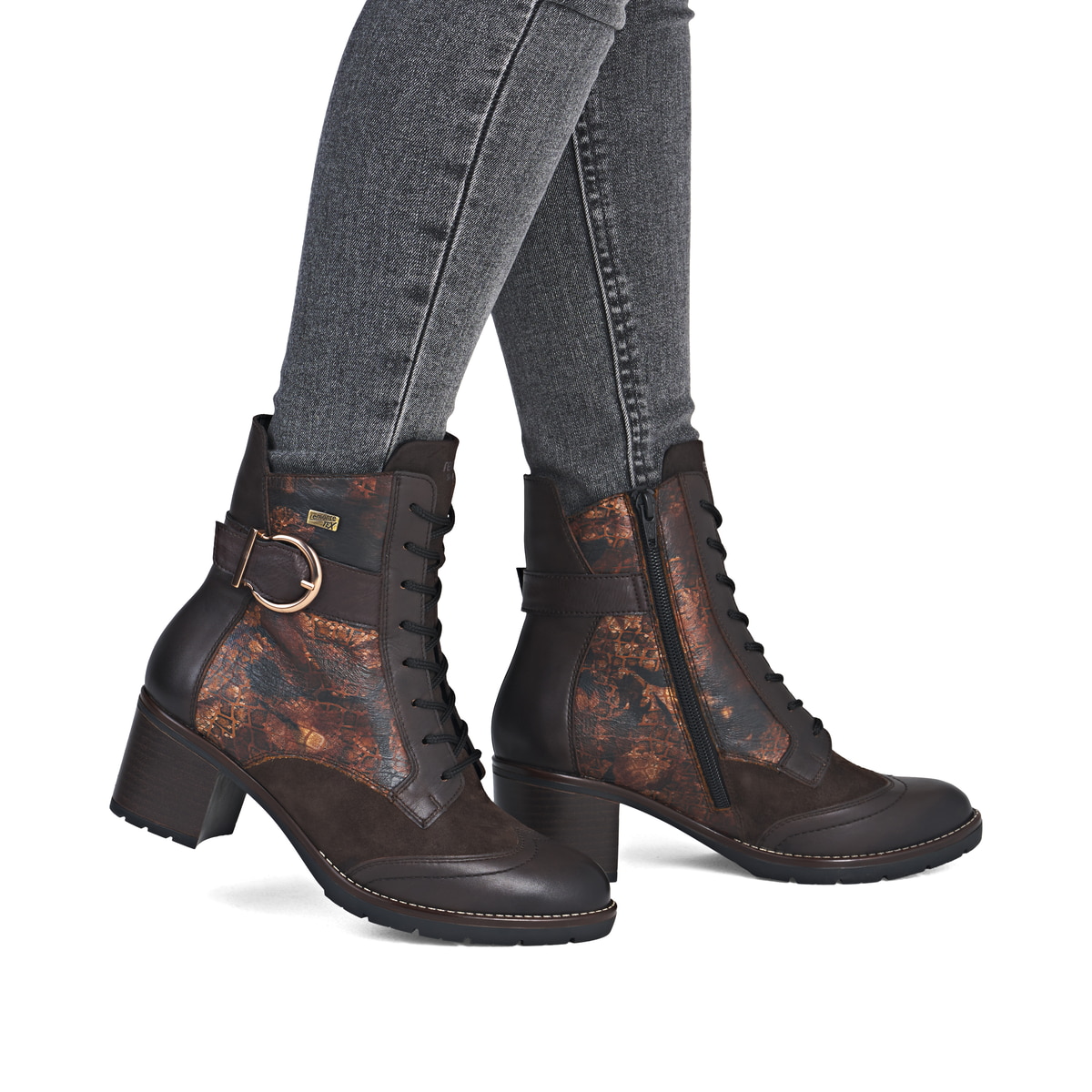 Bottines remonte marron pour femme D2A77-25 avec membrane remonteTEX. Chaussure au pied.