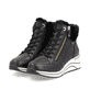Schwarze remonte Damen Schnürstiefel D0T77-02 mit wasserabweisender TEX-Membran. Schuhpaar seitlich schräg.