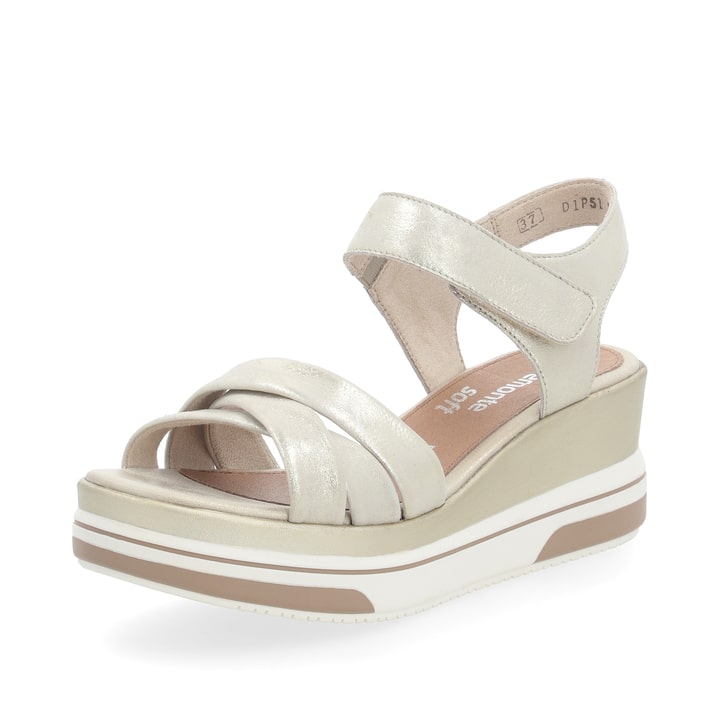 Goldene remonte Keilsandaletten D1P51-90 mit einem Klettverschluss. Schuh seitlich schräg.