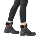 
Schwarze remonte Damen Schnürstiefel D8463-01 mit einer dämpfenden Profilsohle. Schuh am Fuß