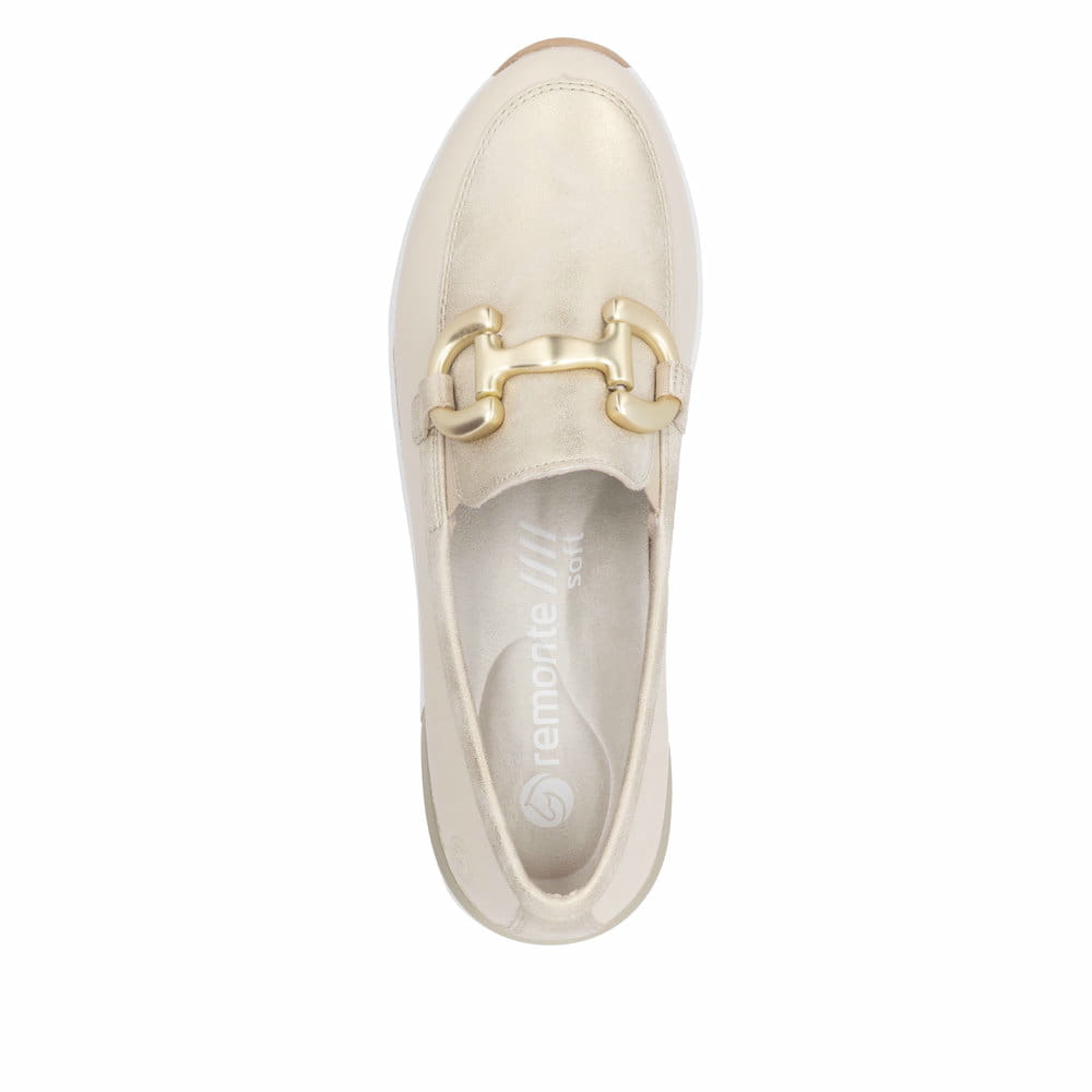 Mocassins remonte beiges pour femme D0T12-60 avec éléments décoratifs. Chaussure vue de dessus.
