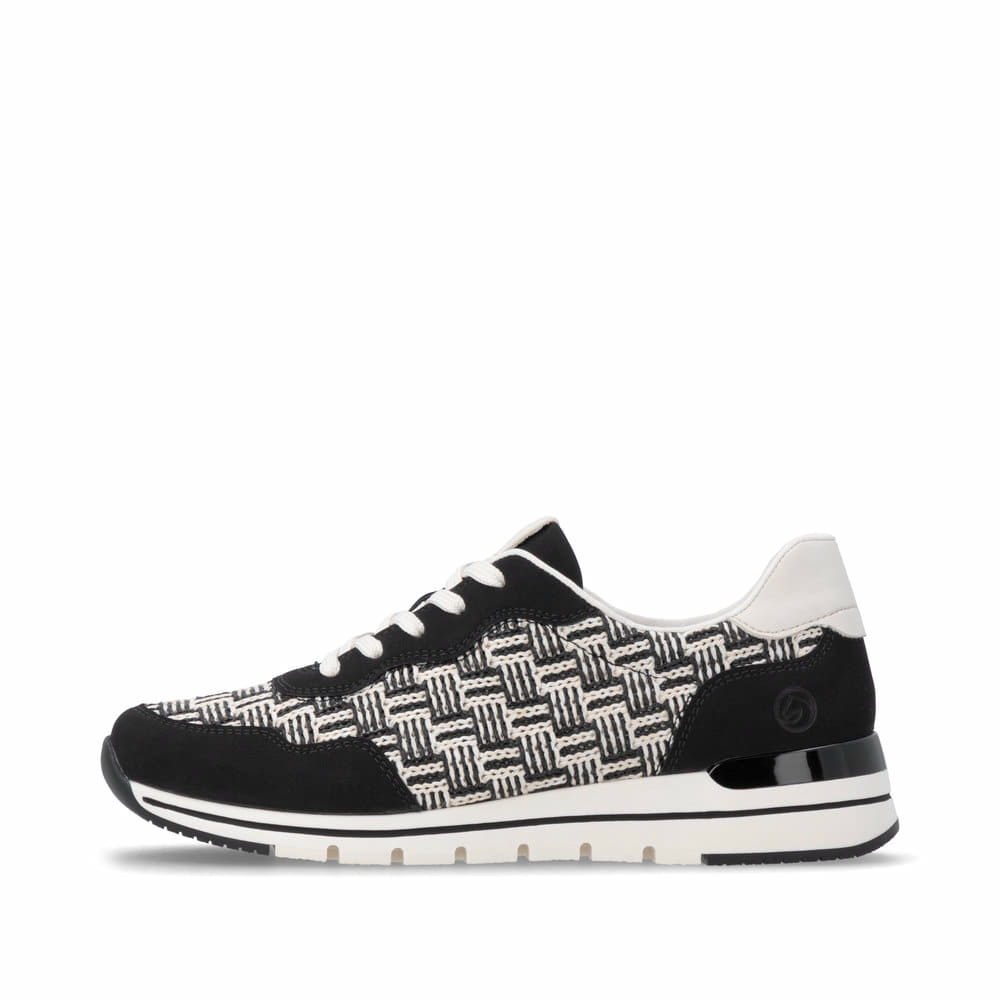 Baskets basses remonte noires vegan pour femme R6717-03 avec lacets. Côté extérieur de la chaussure.