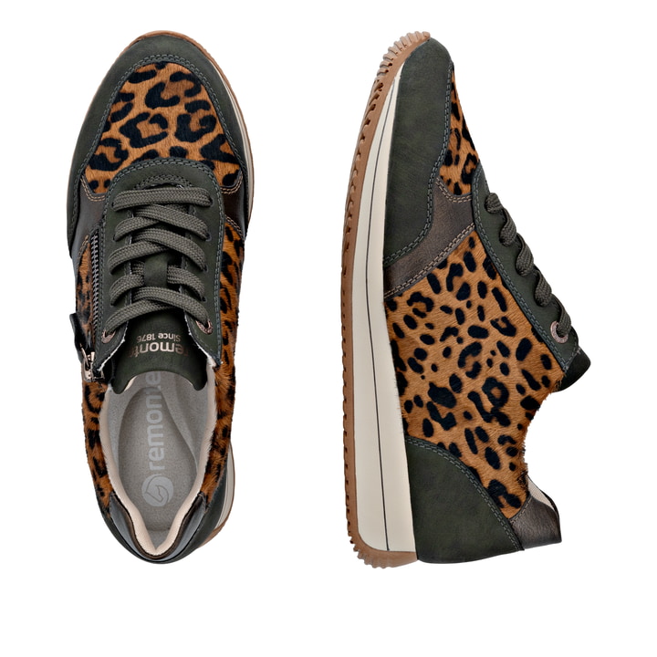 Braunschwarze remonte Damen Sneaker D0H16-90 mit Leo-Print sowie Reißverschluss. Schuh von oben, liegend.