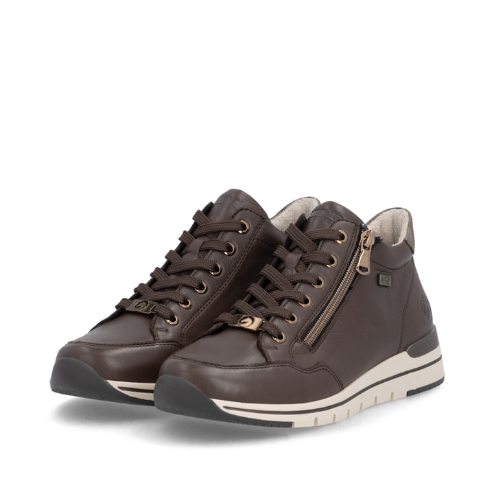 Dunkelbraune remonte Damen Sneaker R6777-25 mit wasserabweisender TEX-Membran. Schuhpaar seitlich schräg.