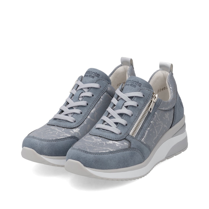 Blaue remonte Damen Sneaker D2401-11 mit Reißverschluss sowie der Komfortweite G. Schuhpaar seitlich schräg.