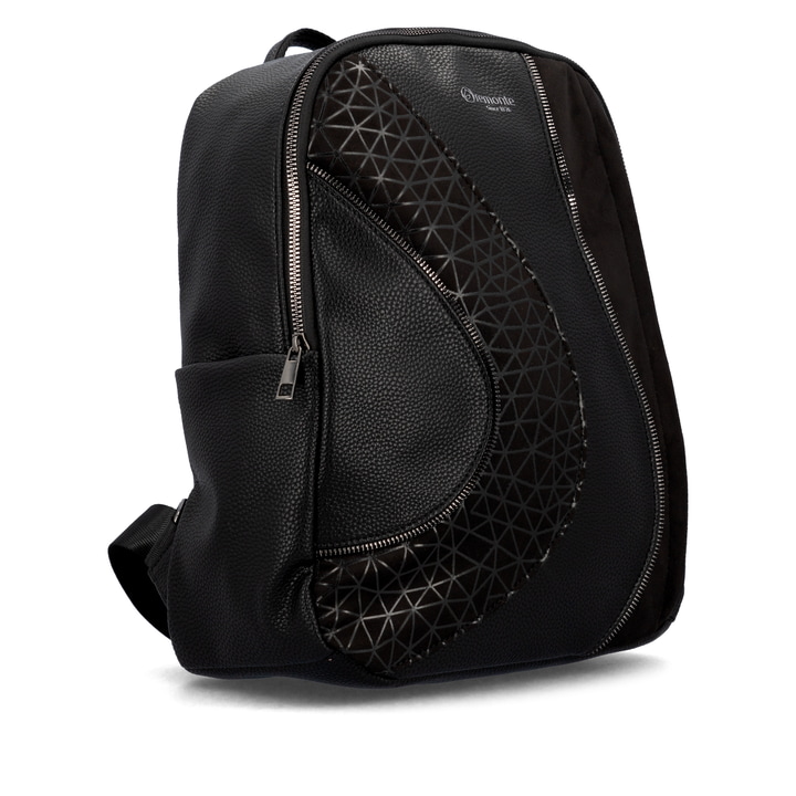 Sac à dos remonte Q0535-02 en noir avec un compartiment principal spacieux, une poche arrière anti-vol et une fermeture éclair. Côté gauche.