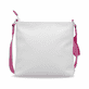 remonte Damen Handtasche Q0627-00 in Glanzschwarz aus Kunstleder mit Überschlag und Reißverschluss. Handtasche getragen.