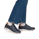 Dunkelblau-braune remonte Damen Sneaker R6716-14. Schuh am Fuß.