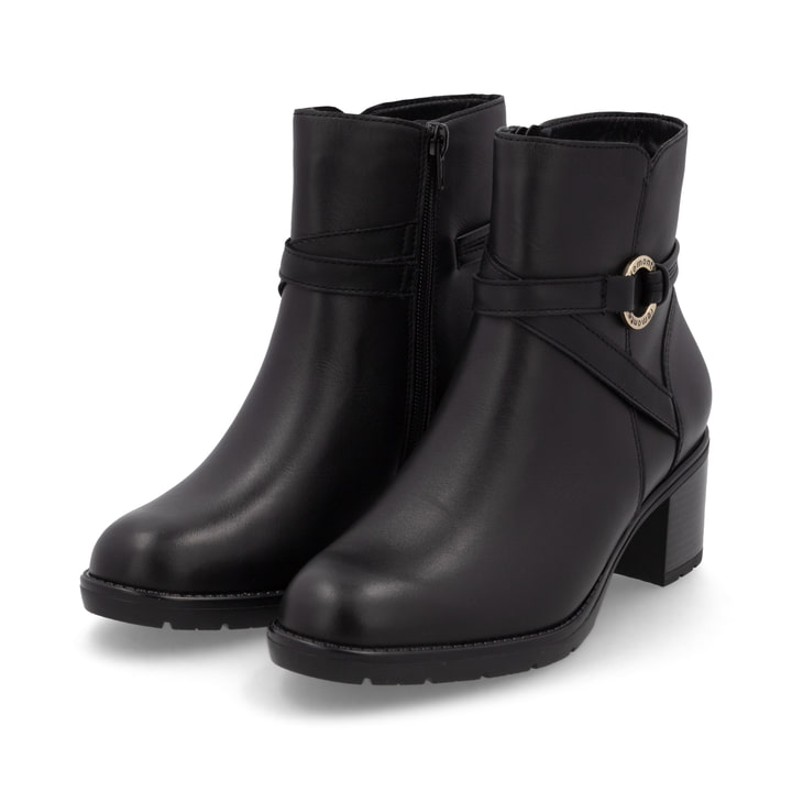 Schwarze remonte Damen Stiefeletten D2A73-00 mit einem Reißverschluss. Schuhpaar seitlich schräg.