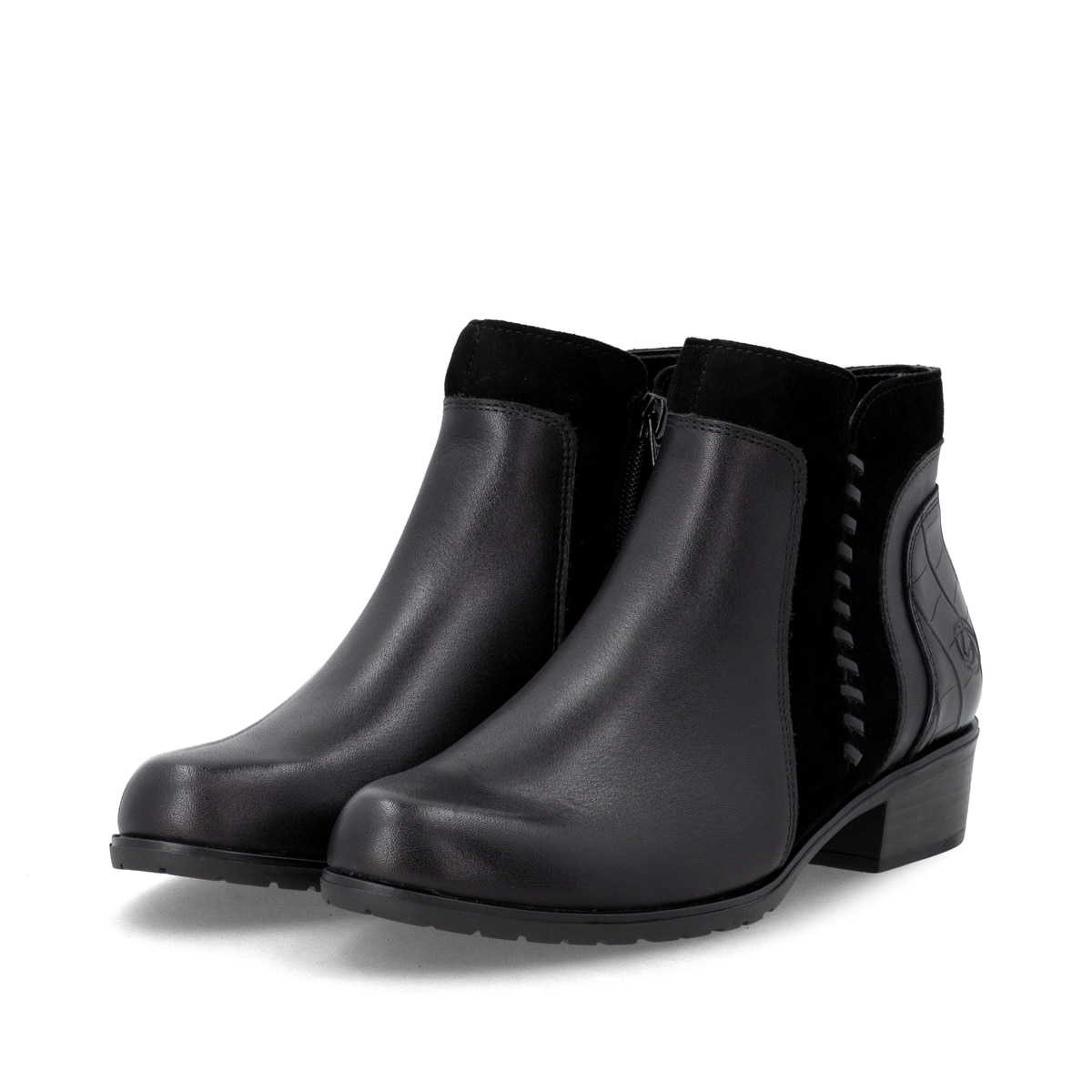 Stahlschwarze remonte Damen Stiefeletten D6893-02 mit stylischer Dekonaht. Schuhpaar seitlich schräg.