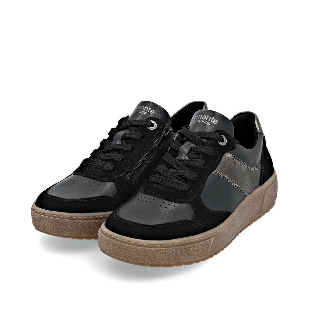 Schwarze remonte Damen Sneaker D2T01-03 mit Reißverschluss sowie Komfortweite G. Schuhpaar seitlich schräg.