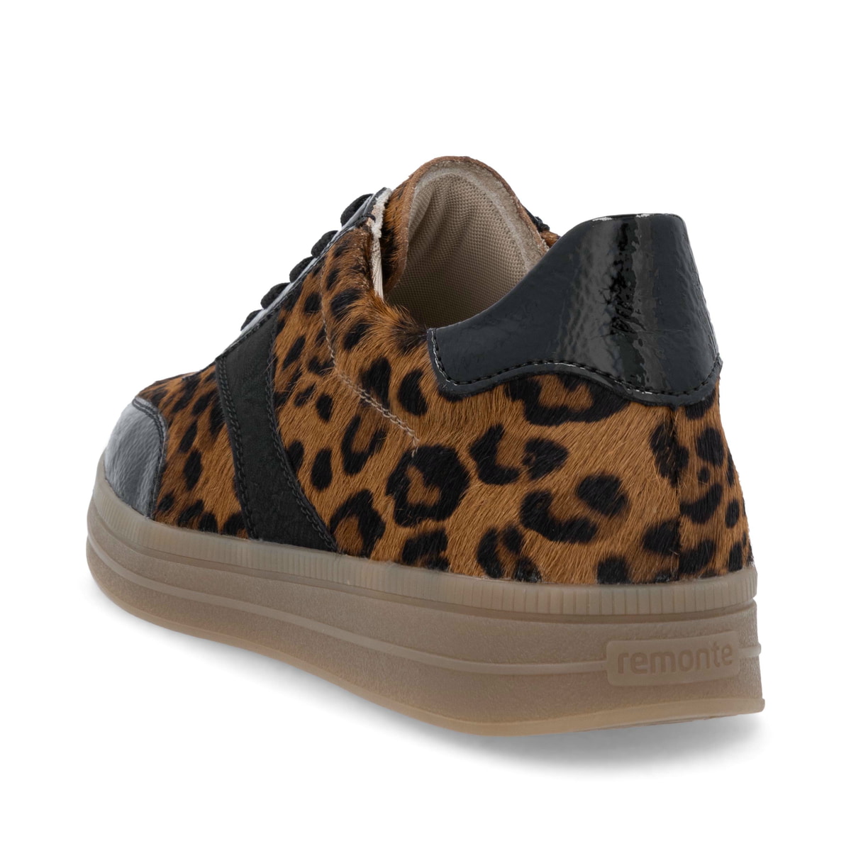 Schwarzbraune remonte Damen Sneaker D2C01-91 mit Leo-Print sowie einer Schnürung. Schuh von hinten.
