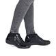 Baskets basses remonte noires pour femme R7637-04 avec fermeture éclair. Chaussure au pied.