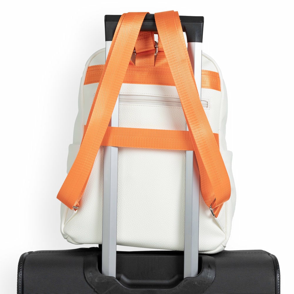 remonte Damen Rucksack Q0527-00 in Mattschwarz aus Textil mit Reißverschluss. Rucksack getragen.