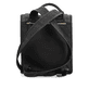 Shoppe jetzt den remonte Rucksack Q0532-00 in Schwarz mit Überschlag, Reißverschluss und Innfenfach. Rückseite.