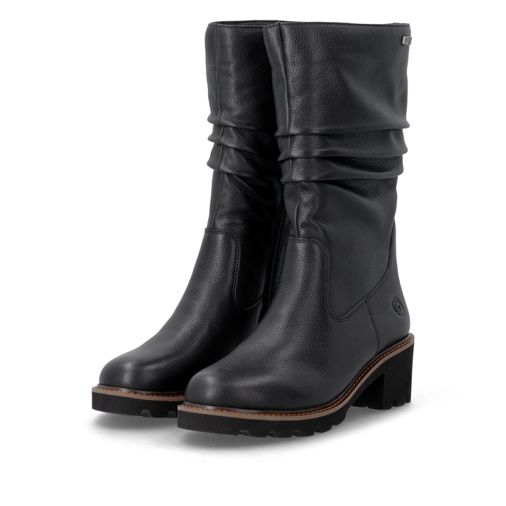 Schwarze remonte Hochschaftstiefel D0A75-01 mit wasserabweisender TEX-Membran. Schuhpaar seitlich schräg.