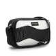 Sac à main remonte Q0668-01 noir avec détails dorés et fermeture éclair. Côté gauche.