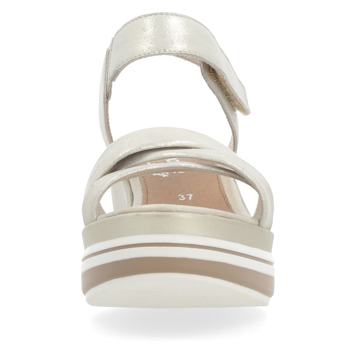 Goldene remonte Keilsandaletten D1P51-90 mit einem Klettverschluss. Schuh von vorne.