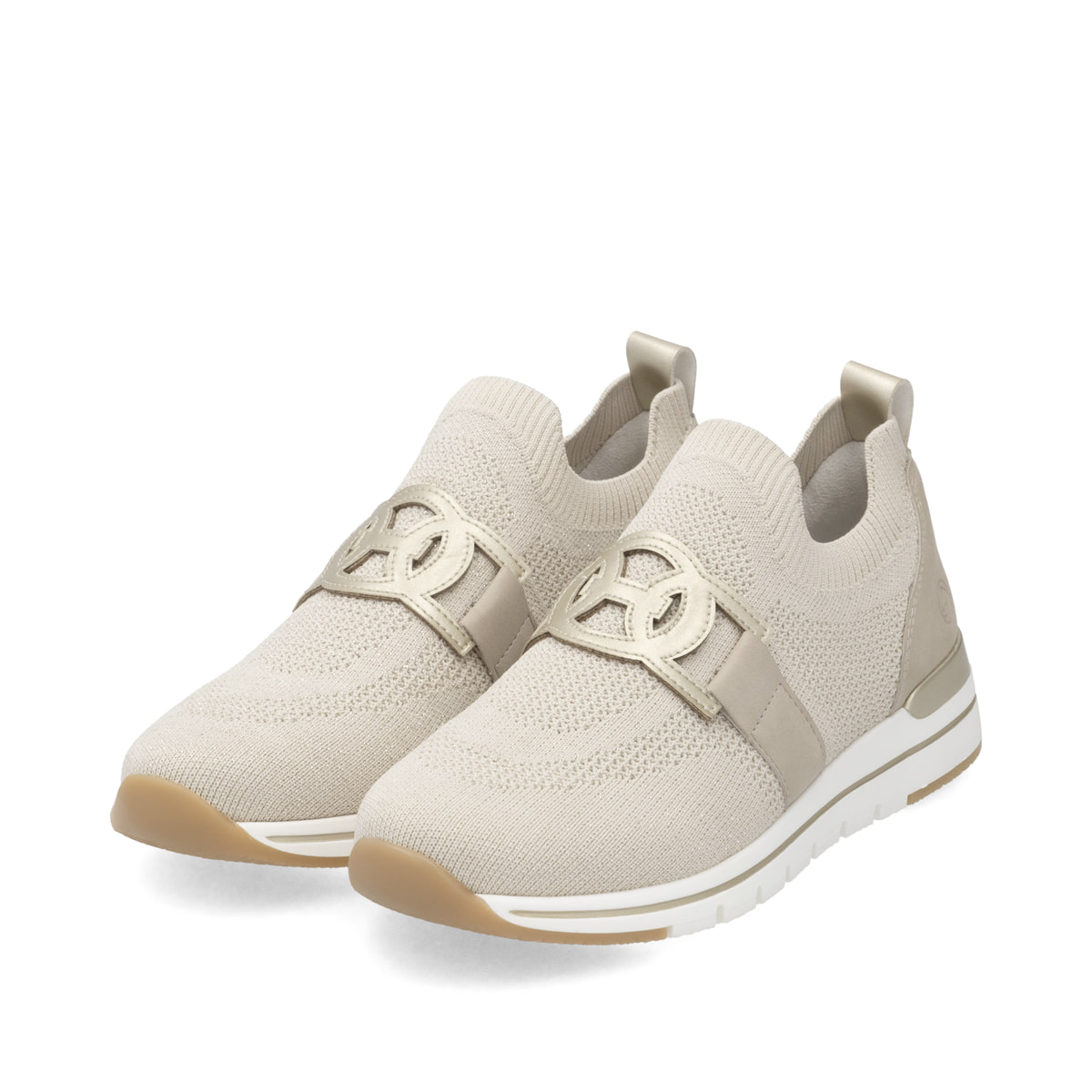 Beige remonte Damen Slipper R6713-60 mit einem Gummizug sowie der Komfortweite G. Schuhpaar seitlich schräg.
