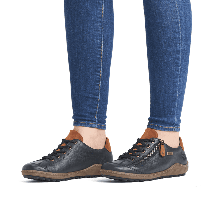 Dunkelblau-braune remonte Damen Schnürschuhe R1402-16. Schuh am Fuß.