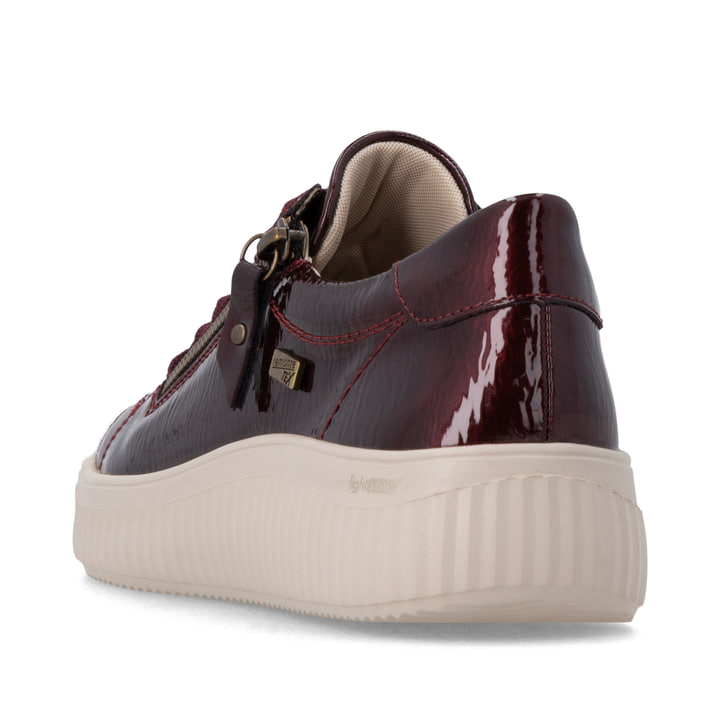 Baskets basses remonte rouges végan pour femmes D3E07-35. Chaussure vue de l'arrière.