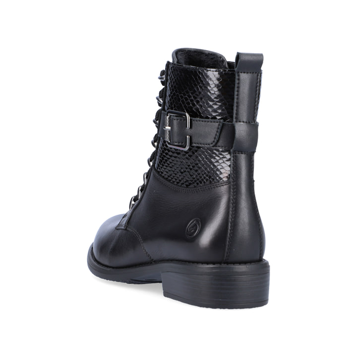 Glanzschwarze remonte Damen Biker Boots D0F72-01 mit Schnürung und Reißverschluss. Schuh von hinten