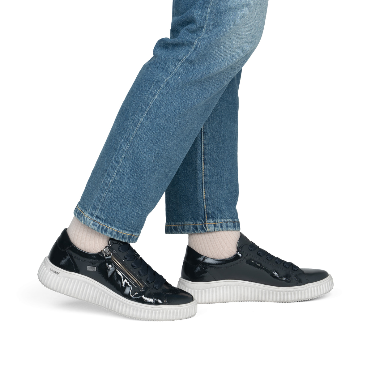 Baskets basses remonte bleues végan pour femmes D3E07-14. Chaussure au pied.