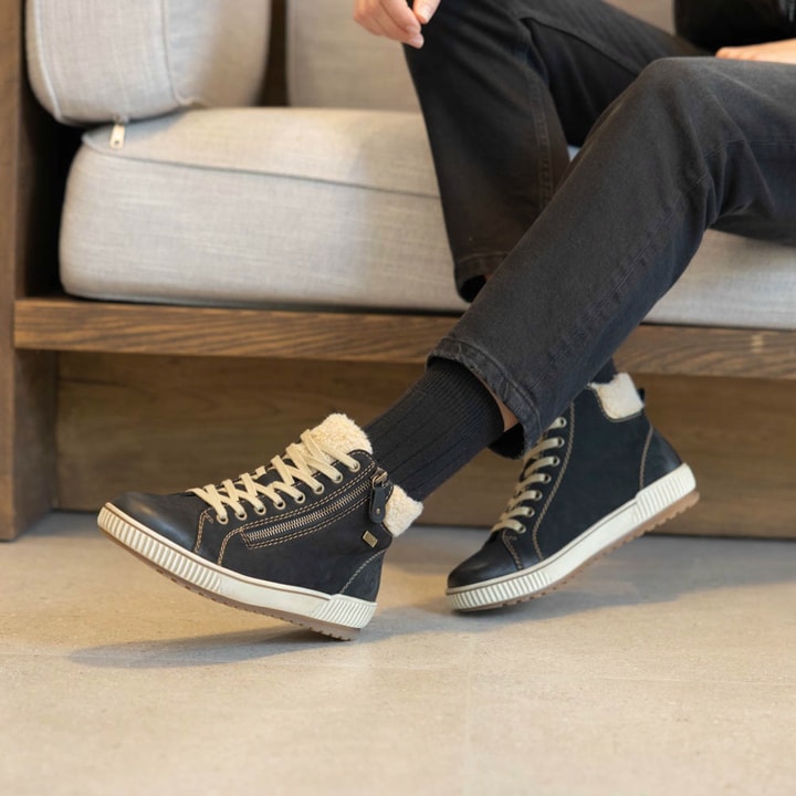 schwarze remonte Schnürstiefel D0770-03 getragen