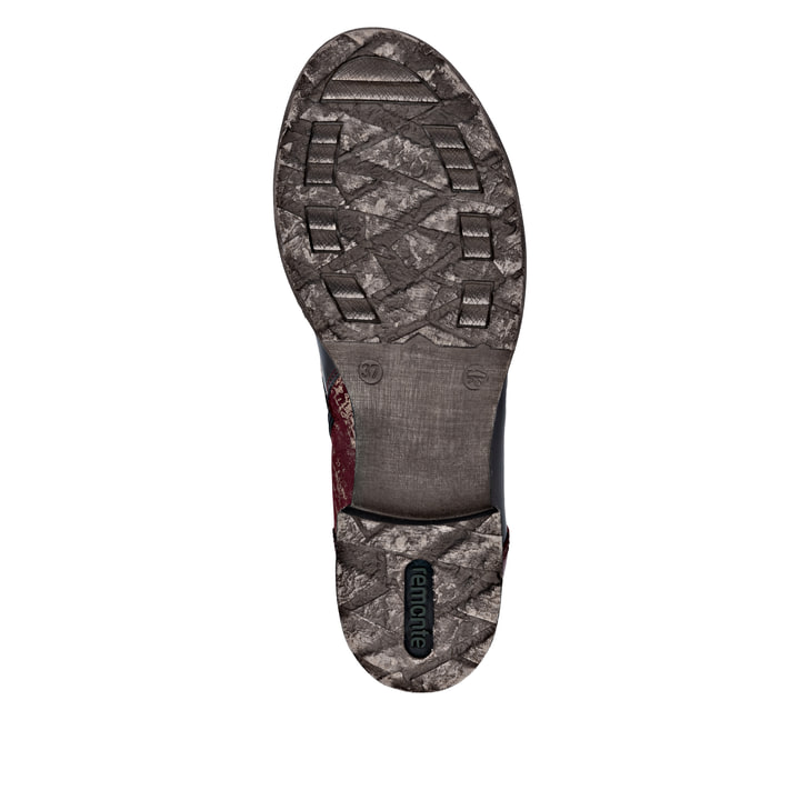 Bottes à lacets remonte rouges femmes D4381-35 avec membrane remonteTEX. Semelle extérieure de la chaussure.