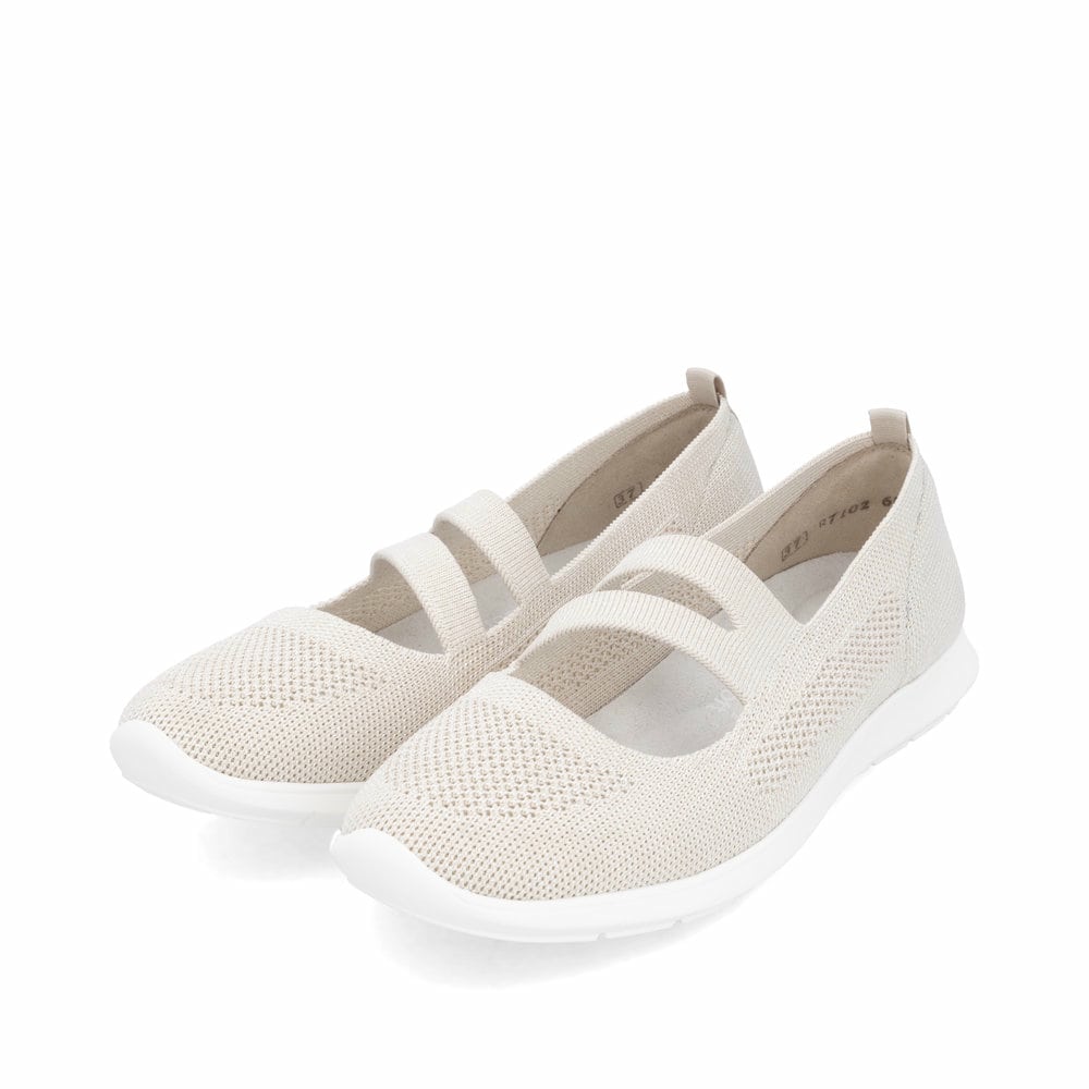 Beige remonte Ballerinas R7102-60 mit einem Gummizug sowie der Komfortweite G. Schuhpaar seitlich schräg.