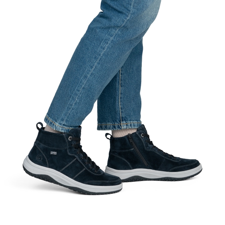 Dunkelblaue remonte Damen Schnürstiefel D3Q70-14. Schuh am Fuß.