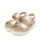 Goldene remonte Keilsandaletten D2K50-90 mit einem Klettverschluss. Schuhpaar seitlich schräg.