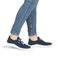 Mocassins remonte bleus pour femme D3G02-14 avec bande élastique. Chaussure au pied.