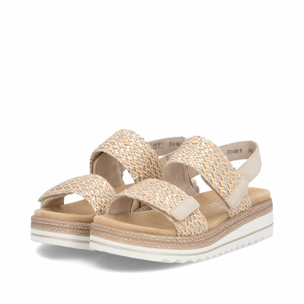 Metallische remonte Keilsandaletten D0Q63-90 mit einem Klettverschluss. Schuhpaar seitlich schräg.