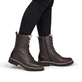 Dunkelbraune remonte Damen Schnürstiefel D3A73-25. Schuh am Fuß.