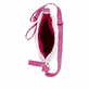 remonte Damen Handtasche Q0627-00 in Glanzschwarz aus Kunstleder mit Überschlag und Reißverschluss. Handtasche getragen.