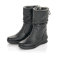 
Tiefschwarze remonte Damen Kurzstiefel R8471-01 mit einer flexiblen Profilsohle. Schuhpaar schräg.