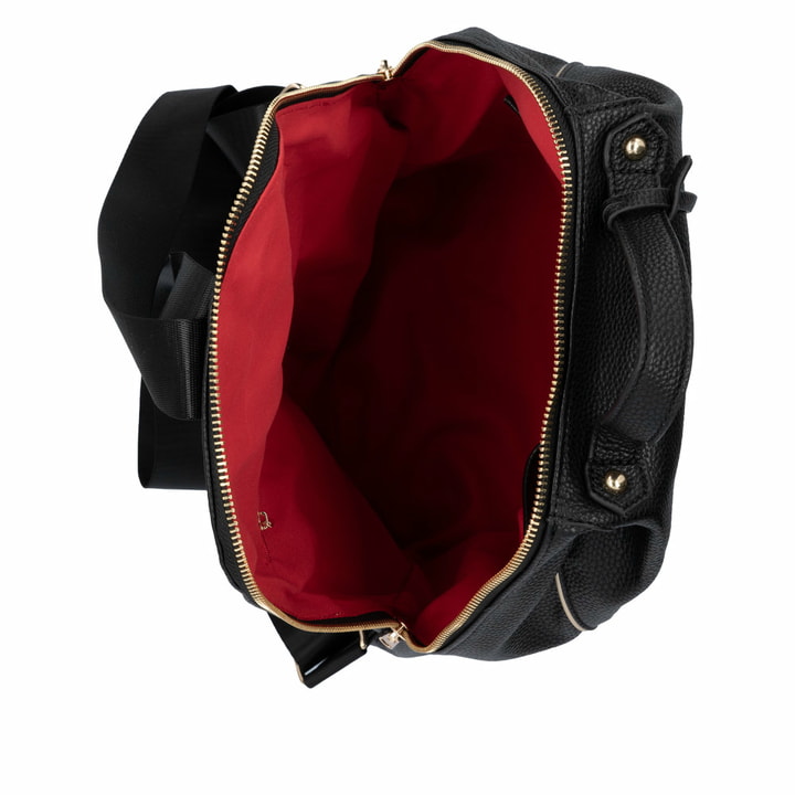 remonte Damen Rucksack Q0527-00 in Mattschwarz aus Textil mit Reißverschluss. Rucksack getragen.