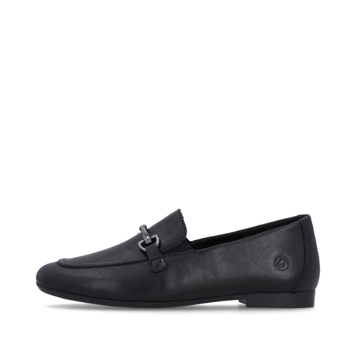 Schwarze remonte Damen Loafer D0K13-00 mit einem Gummizug. Schuh Außenseite.