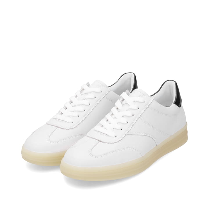 Weiße remonte Damen Sneaker Low D2C01-82 mit Schnürung sowie der Komfortweite G. Schuhpaar seitlich schräg.