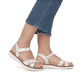 Bunte remonte Damen Riemchensandalen D2049-81 mit Klettverschluss. Schuh am Fuß.