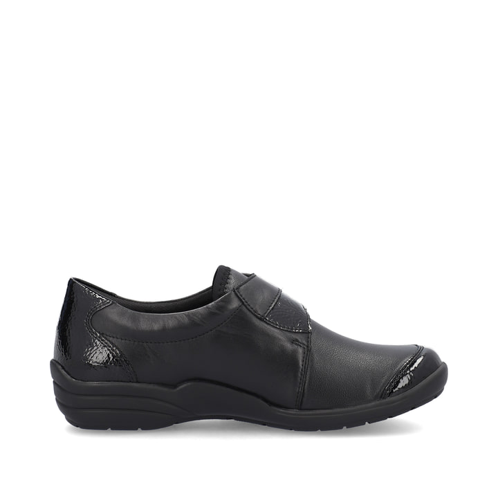 Mocassins remonte noirs pour femme R7600-04 avec fermeture velcro. Chaussure vue de l'arrière.