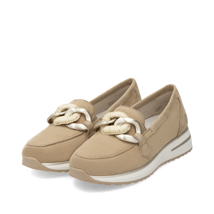 Beige remonte Damen Loafer D1G11-62 mit Gummizug sowie gepolsterter Einlegesohle. Schuhpaar seitlich schräg.