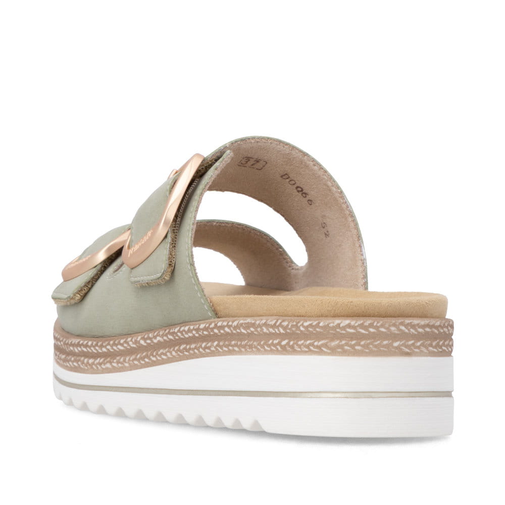 Mules remonte vertes pour femme D0Q66-52 avec boucle tendance. Chaussure vue de l'arrière.