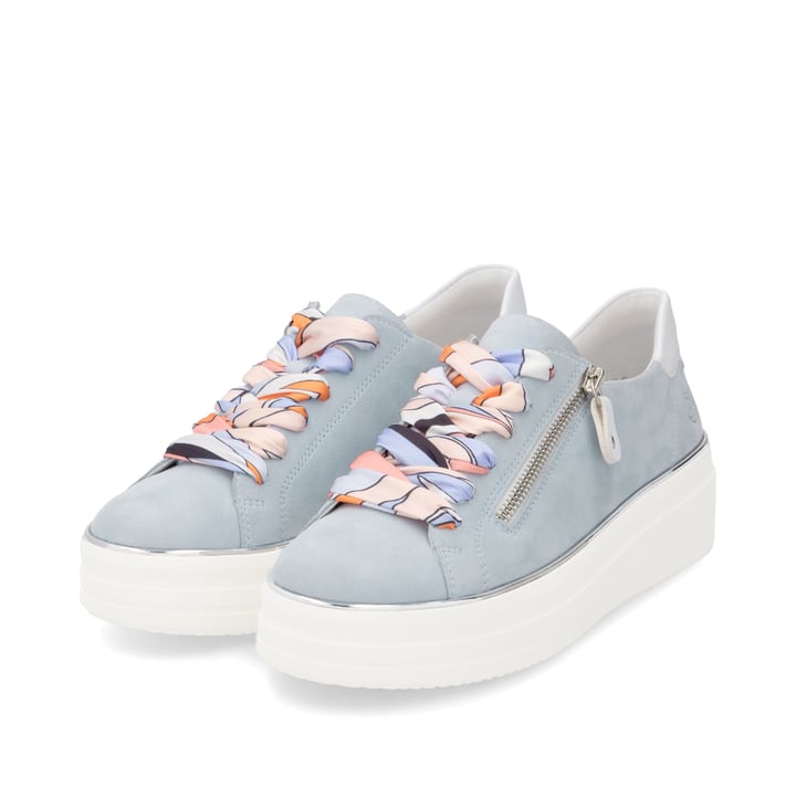Blaue remonte Damen Sneaker Low D1C06-12 mit Reißverschluss sowie Komfortweite G. Schuhpaar seitlich schräg.
