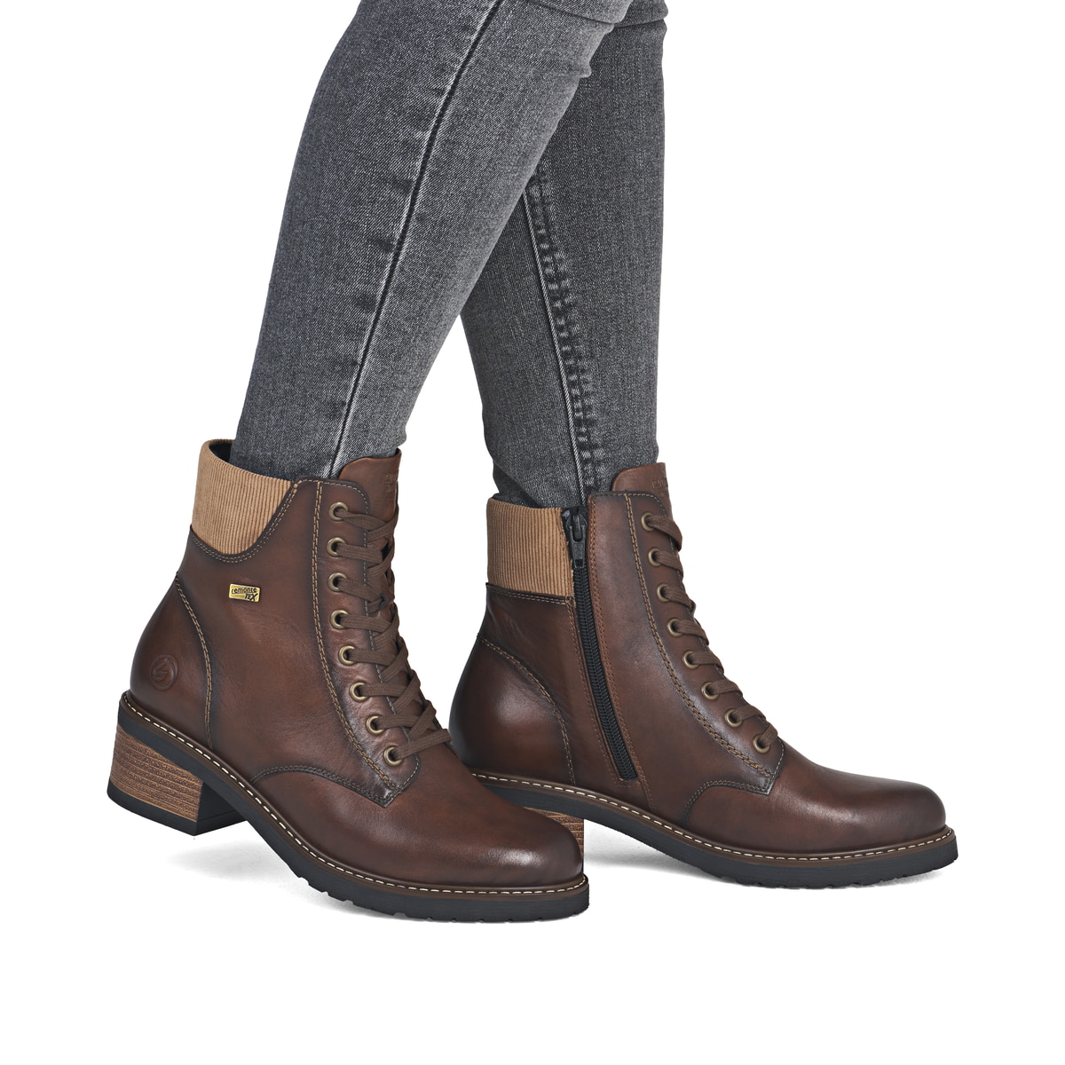 Bottines remonte marron pour femme D1A70-24 avec membrane remonteTEX. Chaussure au pied.