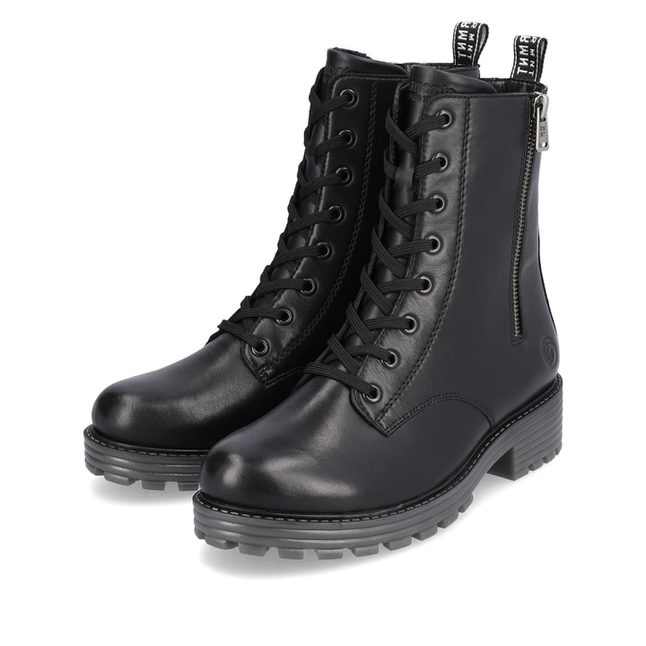 
Tiefschwarze remonte Damen Schnürstiefel D0W71-01 mit Schnürung und Reißverschluss. Schuhpaar schräg.